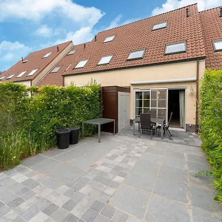Beachside Retreat In De Haan, Cleaning Included *
